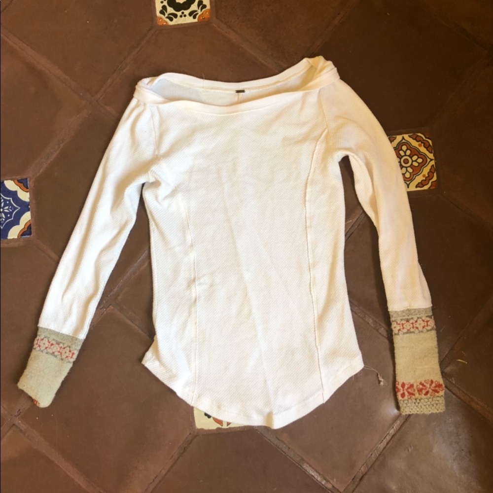 Long sleeve thermal with decorative sleeves